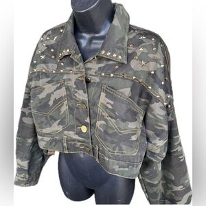 Essue Women’s Studded Button up Crop Camouflage Jacket!  Button detail Button